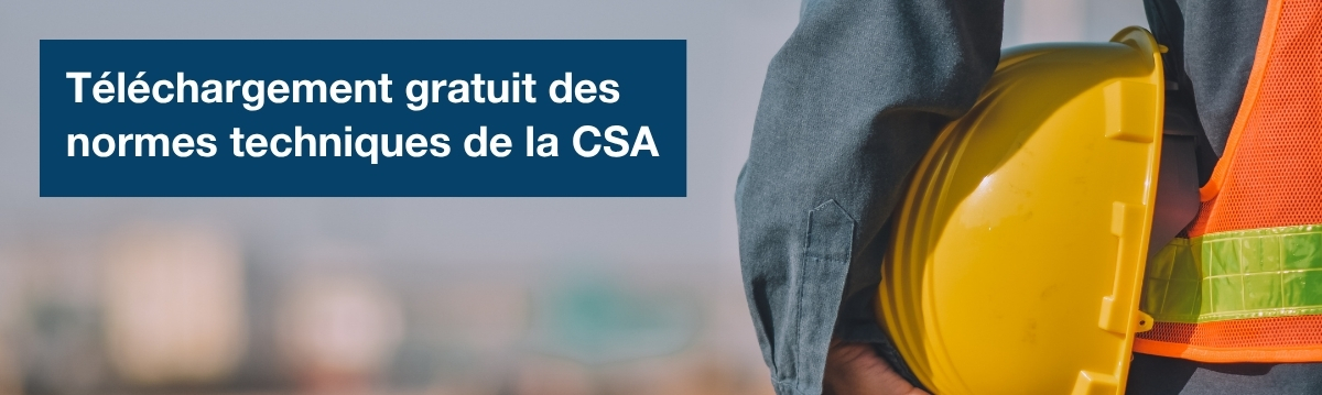 Personne portant un gilet de sécurité et un casque protecteur