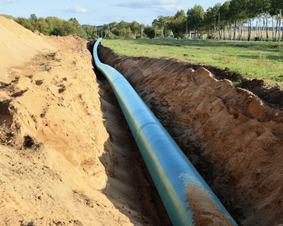 Open trench with exposed pipeline